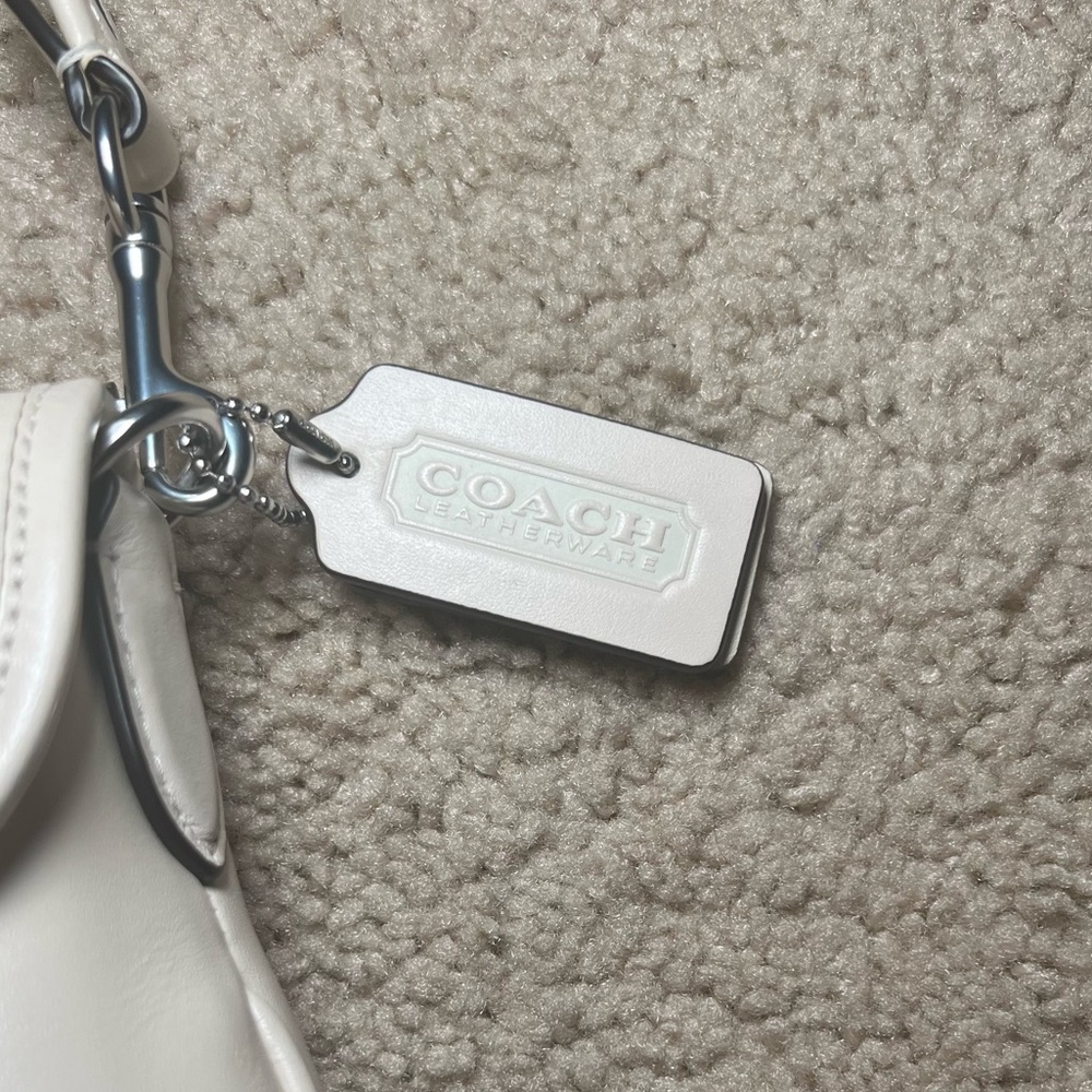 (Soho Flap AUTHENTIC) Coach White Leather Saddle Shoulder Bag - Picture 4 of 13